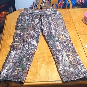 Women's Field an Stream insulated realtree camo pants water resistant